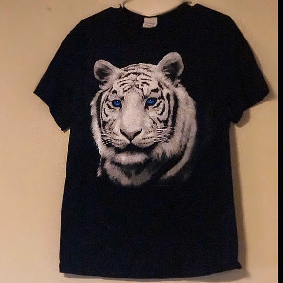 Other - Unique Lion Tee